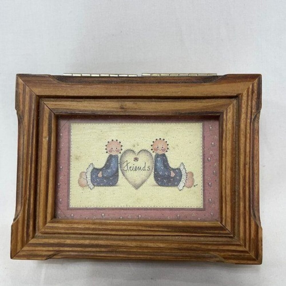 Rustic Wooden Keepsake Box Friends Artwork & Hinged Lid For Storage